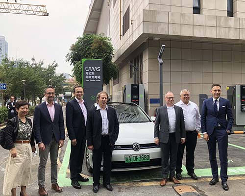 一汽-大眾一行在深圳體驗開邁斯極致充電服務